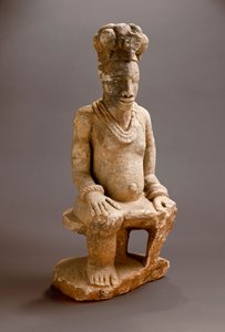 شخصية جالسة ، إيسي ، قبل عام 1850 (حجر الصابون)